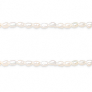 BQ Zoetwaterparels nugget 6x4mm Natural white