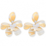 Trendy resin oorbellen&nbsp;/&nbsp;oorstekers bloem Ivory white-light carolina blue-light orange