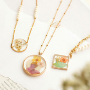 Inspiratiesets SPRING VIBES! Met bedels en tussenstukken met gedroogde bloemetjes