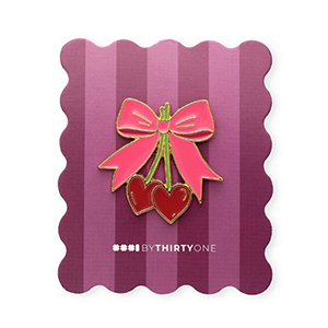 BY31&reg; Pin strik met kersen op kaartje Burgundy red-hot pink-moss green-gold