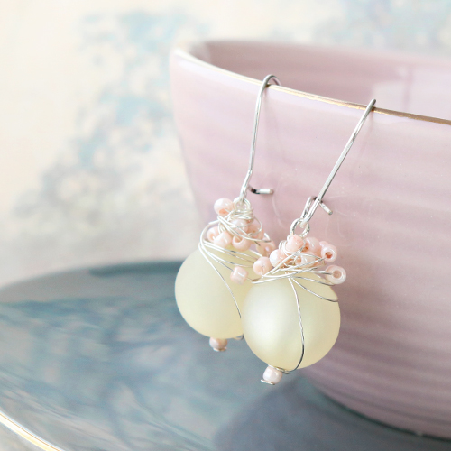 Gedetailleerde sieraden in zachte kleurtjes met Artistic Wire 