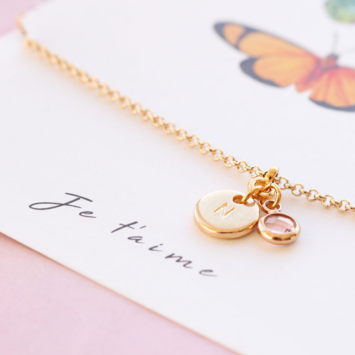 Lees hier hoe je trendy sieraden maakt met initial bedels