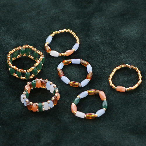 DIY: zo maak je trendy ringen van top facet tube kralen: