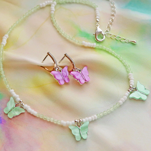 Maak je eigen zomerse sieraden met deze kleurrijke vlinder bedels en tussenstukken