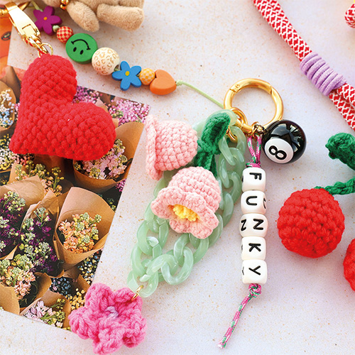 Trendy sleutelhangers maken met gehaakte en resin hangers