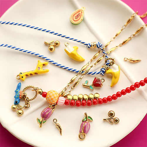 Kleurrijke sieraden maken met roestvrij stalen bedels