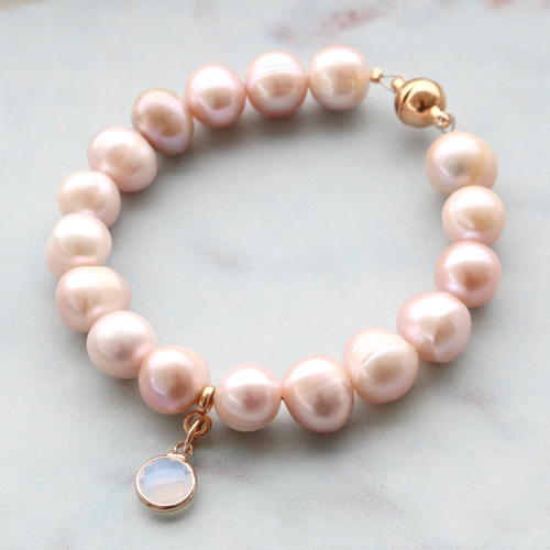 Chique oorbellen & armbanden van zoetwaterparels