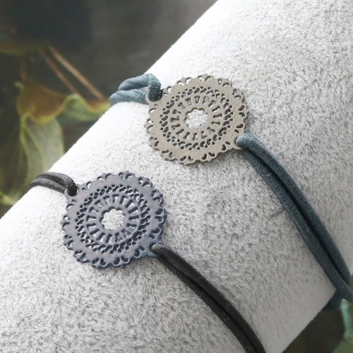 Minimalistische armbanden en oorbellen in een winterse bohemian stijl!