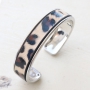 Sieraden van imi leer met panter print en details van DQ metaal