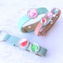 Vrolijke sieraden met basic cabochons, Cuoio, DQ metaal, schelp bedels en macram&eacute; 