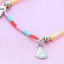 Armbandjes in felle kleurtjes met leuke zomerse bedels van RVS