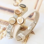 Sieraden met een natuurlijke look met onder andere houten cabochons in unieke designs!