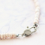 Minimalistische bloemen sieraden met roosje kralen en daisy bloemen kralen