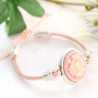 Armbandjes en een sleutelhanger met de leukste, nieuwe camee cabochons
