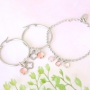 Diverse sieraden met crystal glas hangers