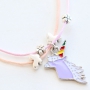 Vrolijke kindersieraden en armbanden met kleurrijke unicorns