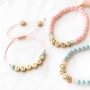 Macram&eacute; armbandjes met letterkralen van DQ metaal!