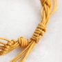 Vrolijke armbandjes met nieuw macram&eacute; draad: perfect voor het najaar!