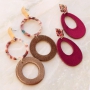 Trendy oorbellen van nieuwe velvet hangers!