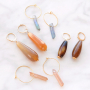 Oorbellen en kettingen met natuursteen druppelvormige kralen en aura quartz crystal