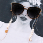 Sunny days! DIY zonnebrillenkoorden met kauri schelpen, pompoms, macram&eacute; en meer!