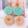 Festival oorbellen met rotan hangers!