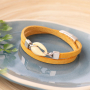 Lees hier hoe je armbanden maakt met onze nieuwe collectie plat DQ leer
