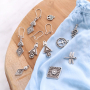 Sleutelhangers en sieraden van DQ metaal met een zomerse look 