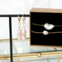 Subtiel & stijlvol, zo gebruik jij aura quartz in je sieraden!