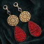 Maak schitterende oorbellen in winterse kleuren met deze facet hangers