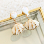 Kettingen en oorbellen met de nieuwste collectie schelp hangers: