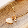 Kettingen en oorbellen met de nieuwste collectie schelp hangers: