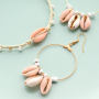 Zo maak je zomerse sieraden met schelp kralen: