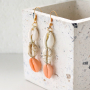 Zo maak je zomerse sieraden met schelp kralen: