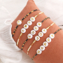Trendy armbanden van macram&eacute; draad met Miyuki kralen en letterkralen