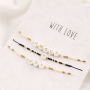 Trendy armbanden van macram&eacute; draad met Miyuki kralen en letterkralen