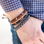 Zie hier hoe je zelf deze stoere armbanden kunt maken met houten kralen: 