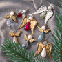 Deze winterse oorbellen en engelen kun je maken met top facet en Polaris Elements druppels: