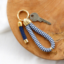 Aan de slag met acryl kralen, natuursteen kralen, stainless steel kralen en bedels en de Mix & Match DQ sleutelhangers :