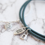 Deze oorbellen, armbanden en ketting maak je eenvoudig zelf met DQ metalen bedels: