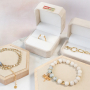 Presenteer je sieraden mooi op de nieuwste displays en cre&euml;er stijlvolle cadeaus met de sieraden doosjes: