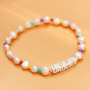 Laat je inspireren en maak vrolijke trendy sieraden met letterkralen: