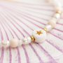 Laat je inspireren en maak vrolijke trendy sieraden met letterkralen: