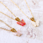 Bekijk hier hoe je zelf trendy sieraden maakt met de resin vlinder bedels