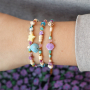 Lees hier hoe je vrolijke armbandjes maakt met de sealife en bloem acryl kralen 