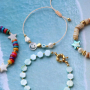 Stijlvolle maar ook speelse sieraden met schelpkralen maak je zo: