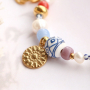 Inspiratie voor het maken van unieke sieraden met handbeschilderde keramiek kralen