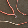 Inspiratie voor het maken van minimalistische sieraden in mooie winterkleuren