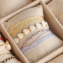 Ga aan de slag en ontwerp trendy armbanden