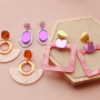 Get creative met statement hangers